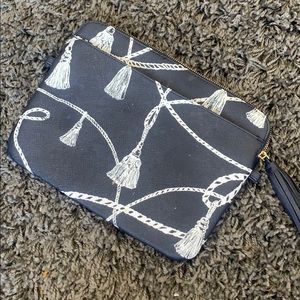 Chico’s Tassel make up please